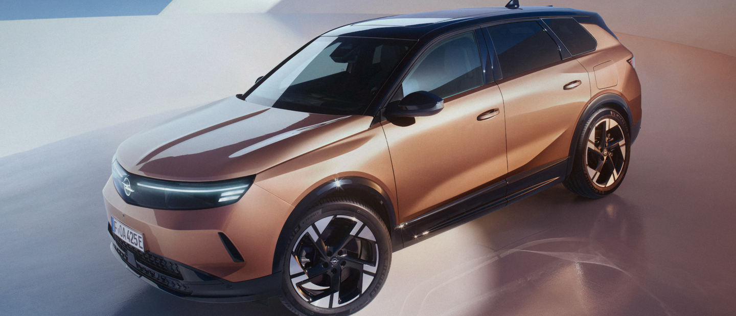 OPEL UNVEILS STUNNING NEXT-GENERATION GRANDLAND SUV